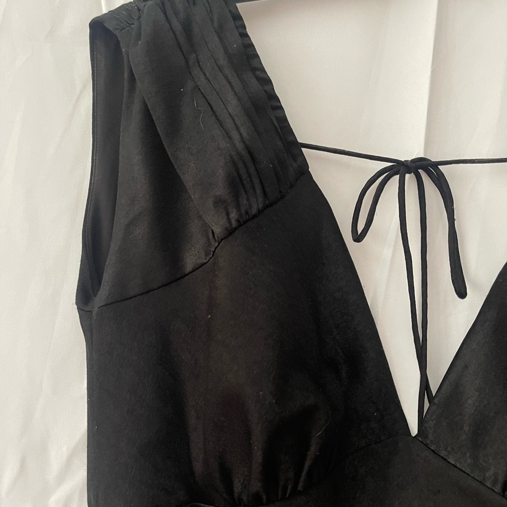 Lovers + Friends Ava Off the Shoulder Black Hammered Satin Fabric midi dress - Picture 5 of 8